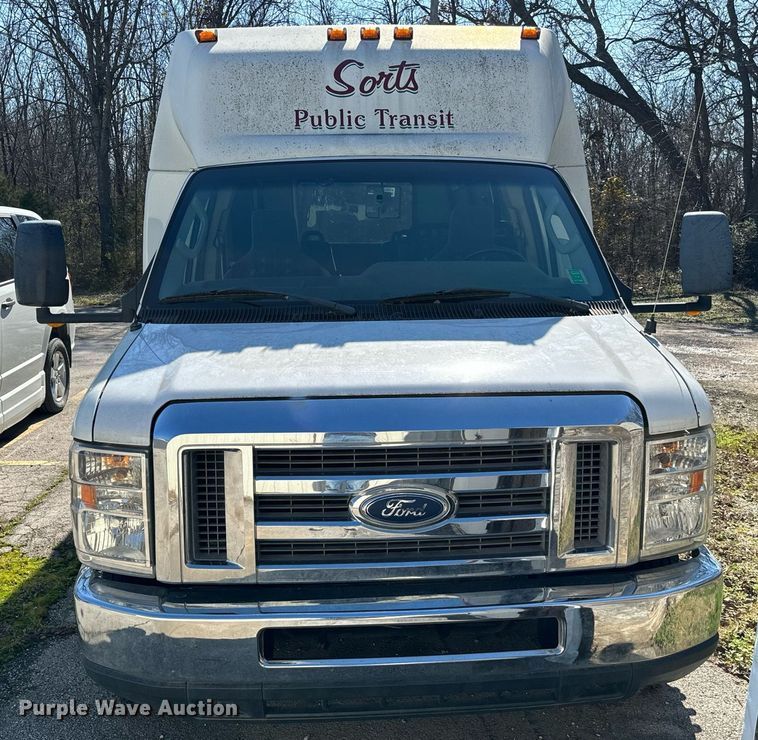 image for item EJ0204 2009 Ford E450 shuttle bus