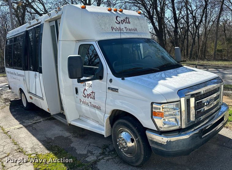 image for item EJ0204 2009 Ford E450 shuttle bus