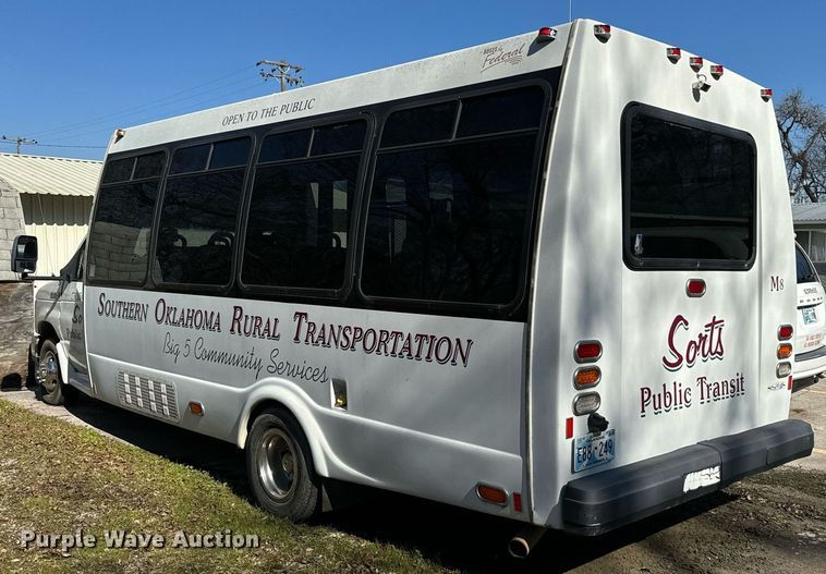 image for item EJ0204 2009 Ford E450 shuttle bus