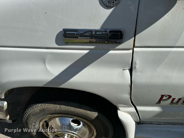 image for item EJ0204 2009 Ford E450 shuttle bus