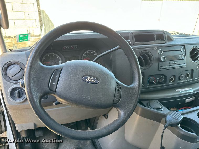 image for item EJ0204 2009 Ford E450 shuttle bus