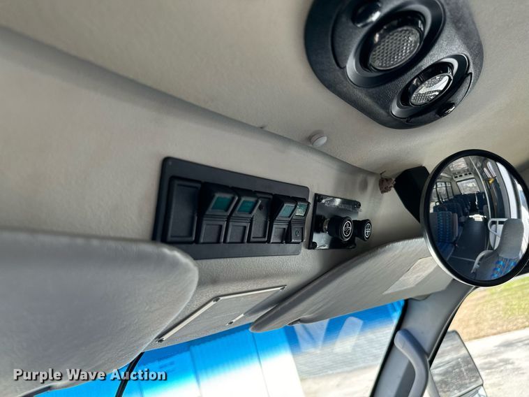 image for item EJ0204 2009 Ford E450 shuttle bus