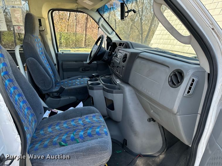 image for item EJ0204 2009 Ford E450 shuttle bus