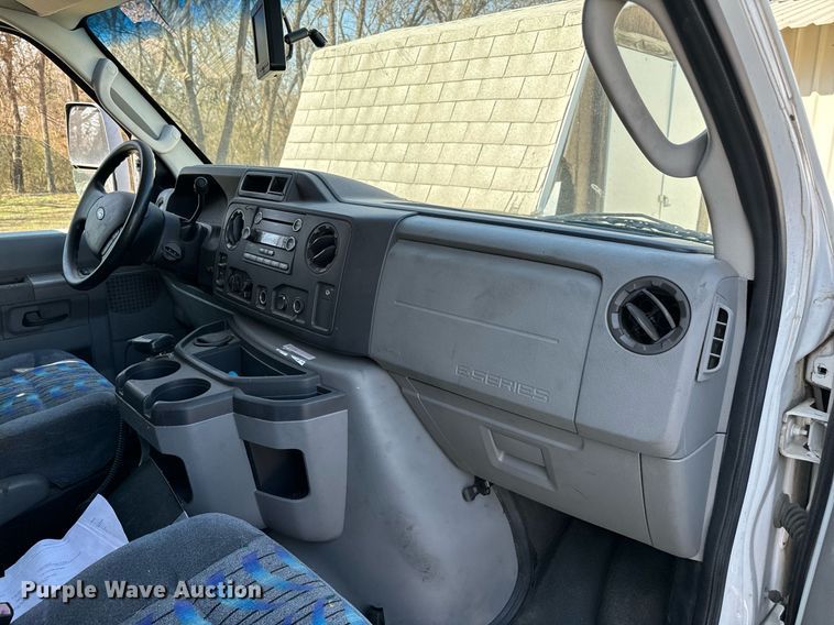 image for item EJ0204 2009 Ford E450 shuttle bus