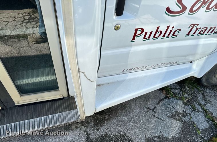 image for item EJ0204 2009 Ford E450 shuttle bus