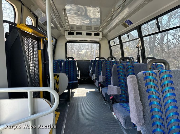 image for item EJ0204 2009 Ford E450 shuttle bus