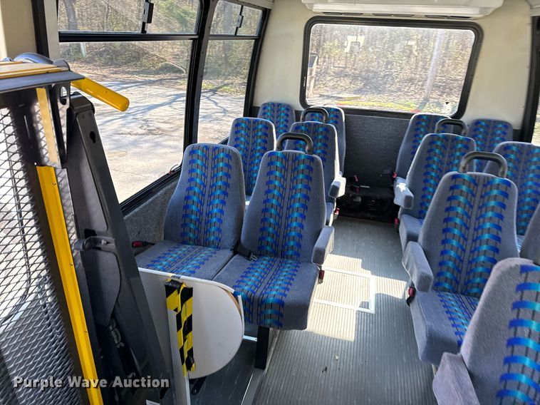 image for item EJ0204 2009 Ford E450 shuttle bus