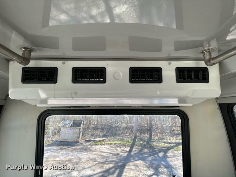 image for item EJ0204 2009 Ford E450 shuttle bus
