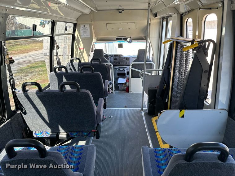image for item EJ0204 2009 Ford E450 shuttle bus