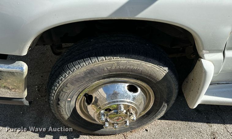 image for item EJ0204 2009 Ford E450 shuttle bus