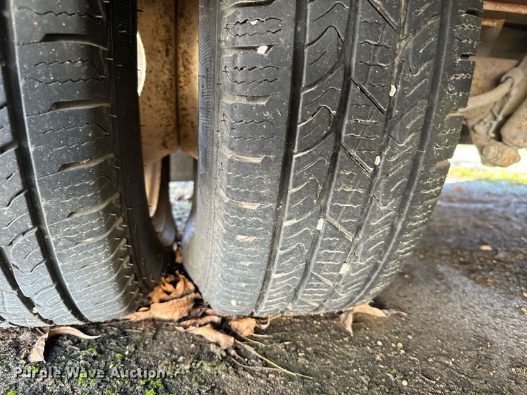 image for item EJ0204 2009 Ford E450 shuttle bus