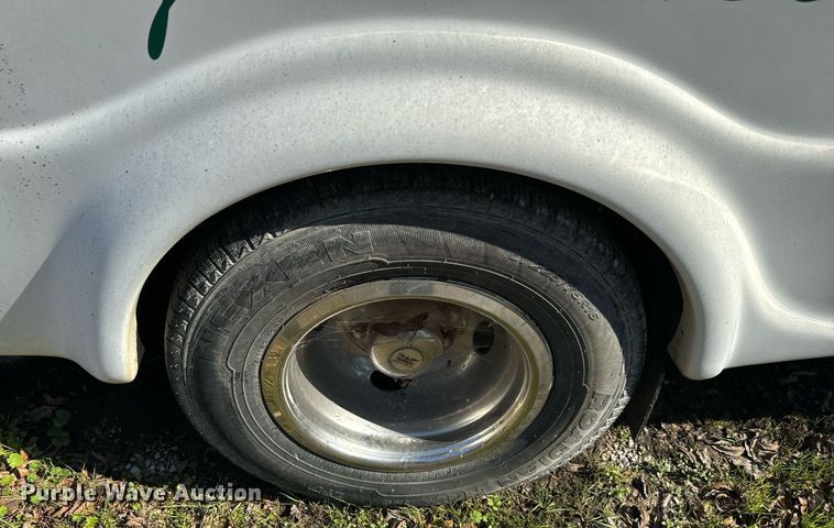 image for item EJ0204 2009 Ford E450 shuttle bus