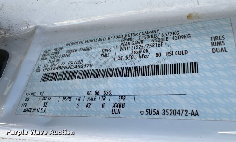 image for item EJ0204 2009 Ford E450 shuttle bus