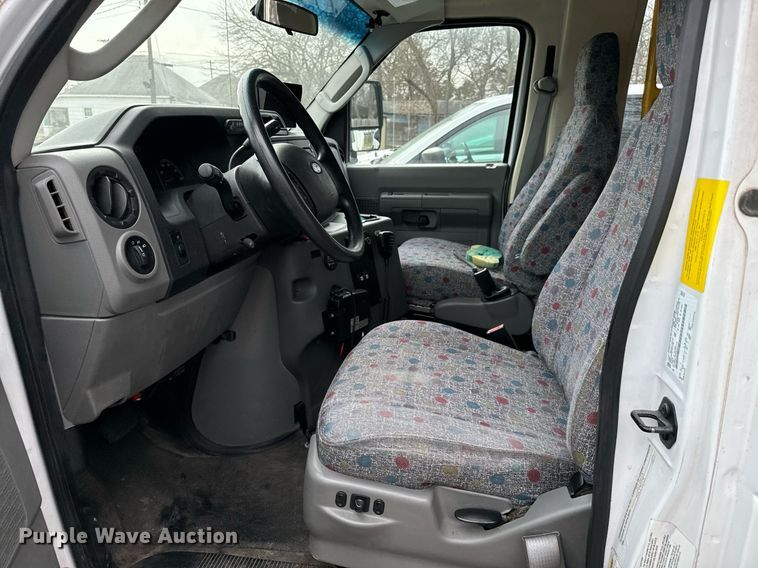 image for item EJ0218 2014 Ford E450 shuttle bus 