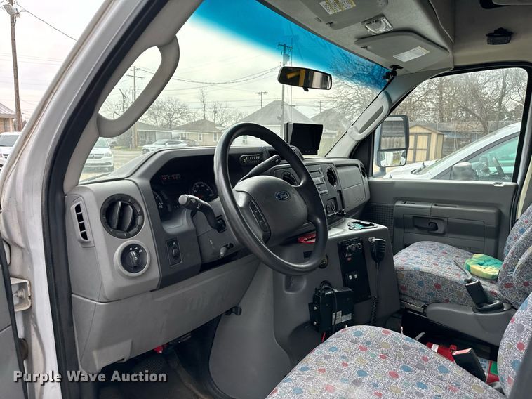 image for item EJ0218 2014 Ford E450 shuttle bus 