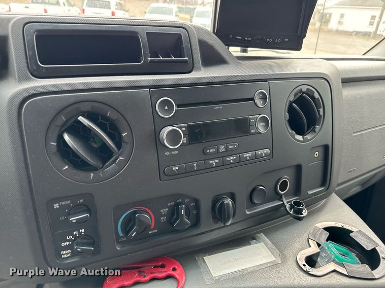 image for item EJ0218 2014 Ford E450 shuttle bus 