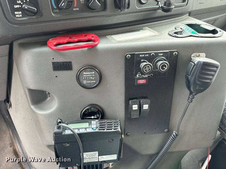 image for item EJ0218 2014 Ford E450 shuttle bus 