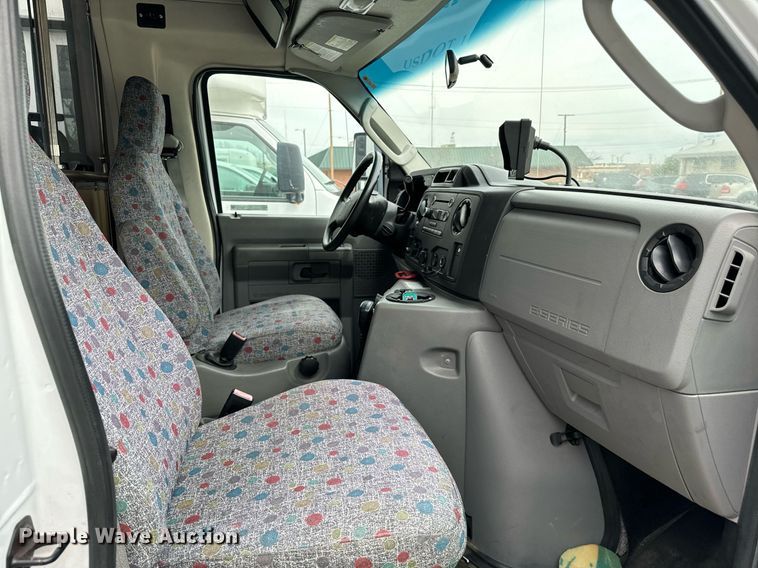 image for item EJ0218 2014 Ford E450 shuttle bus 