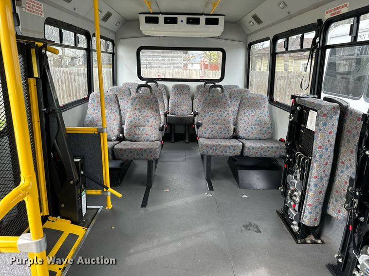 image for item EJ0218 2014 Ford E450 shuttle bus 
