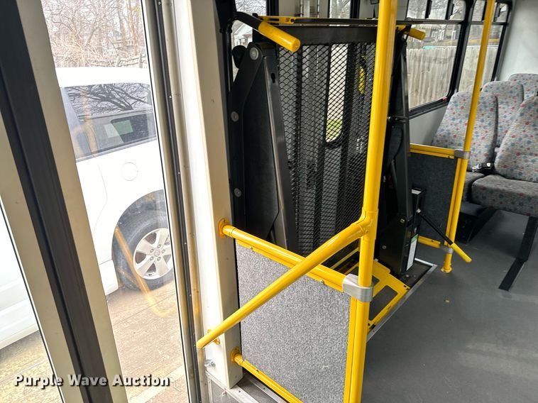 image for item EJ0218 2014 Ford E450 shuttle bus 