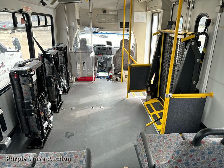 image for item EJ0218 2014 Ford E450 shuttle bus 