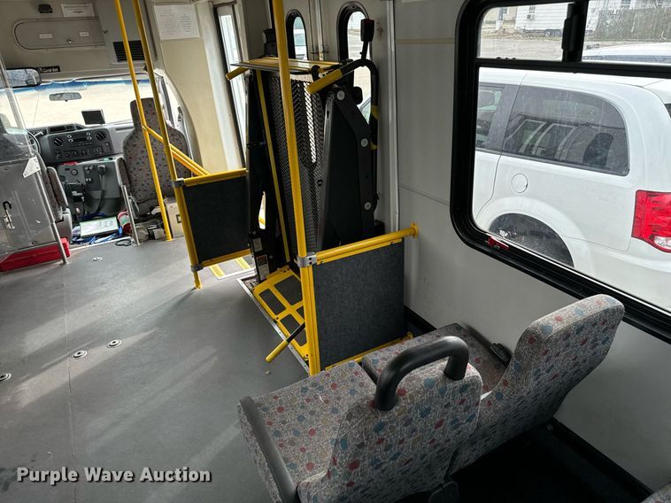 image for item EJ0218 2014 Ford E450 shuttle bus 