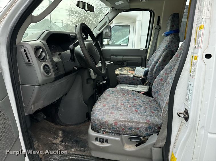 image for item EJ0219 2014 Ford E450 shuttle bus