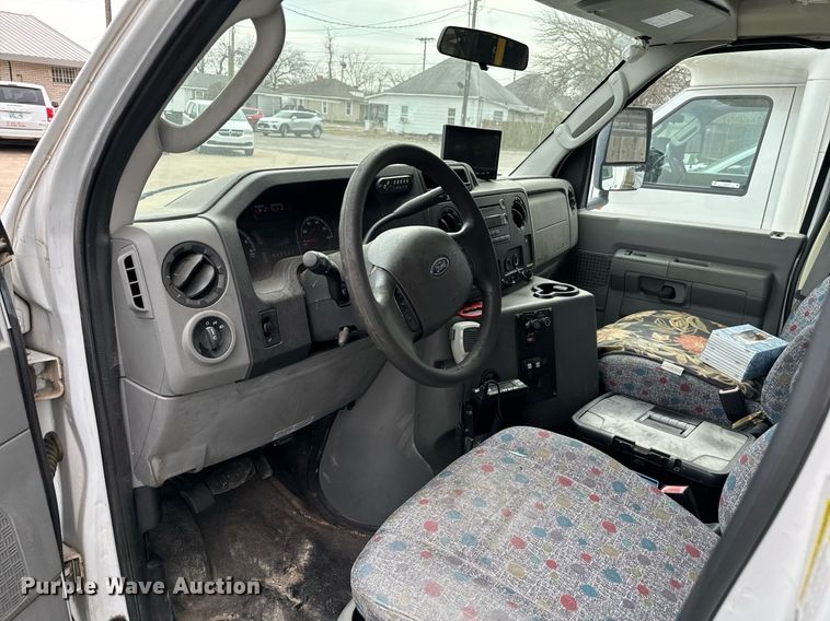 image for item EJ0219 2014 Ford E450 shuttle bus