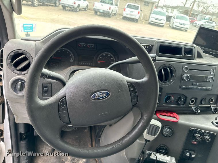 image for item EJ0219 2014 Ford E450 shuttle bus