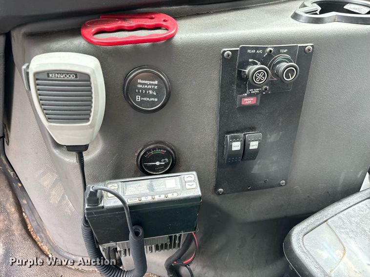 image for item EJ0219 2014 Ford E450 shuttle bus