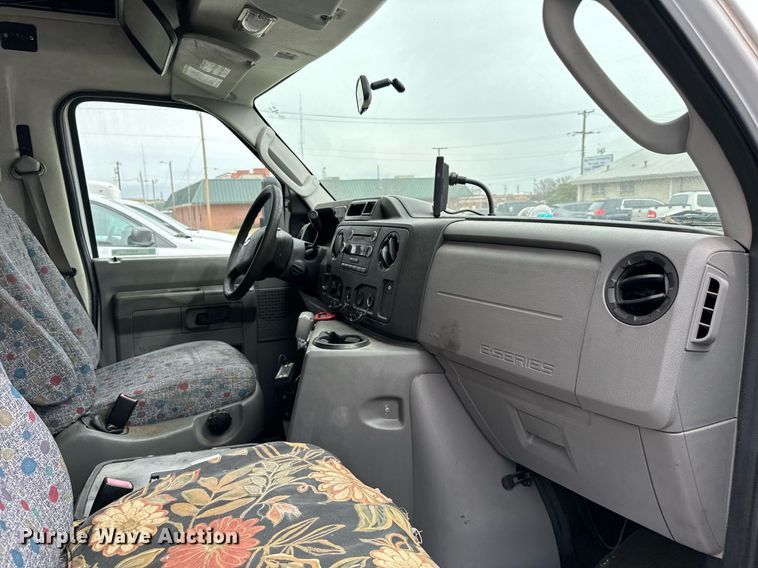 image for item EJ0219 2014 Ford E450 shuttle bus