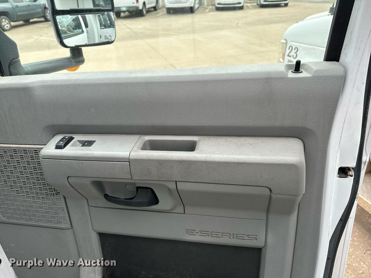 image for item EJ0219 2014 Ford E450 shuttle bus