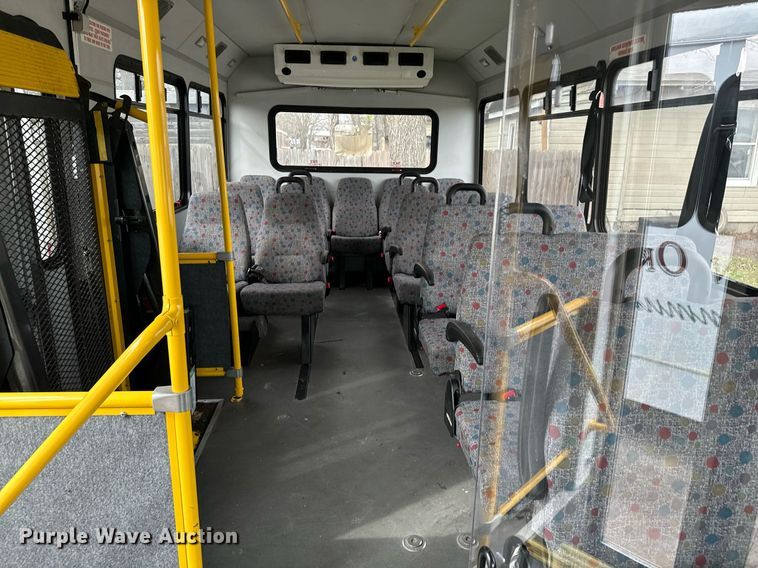 image for item EJ0219 2014 Ford E450 shuttle bus