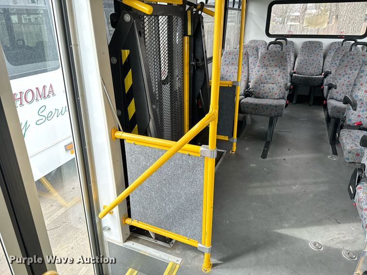 image for item EJ0219 2014 Ford E450 shuttle bus