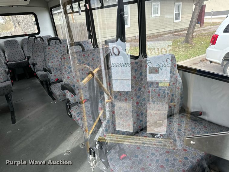 image for item EJ0219 2014 Ford E450 shuttle bus