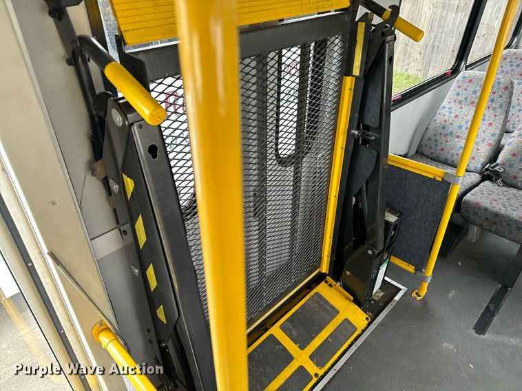 image for item EJ0219 2014 Ford E450 shuttle bus