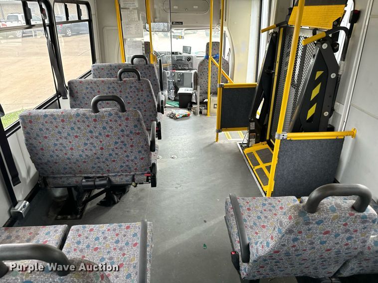 image for item EJ0219 2014 Ford E450 shuttle bus