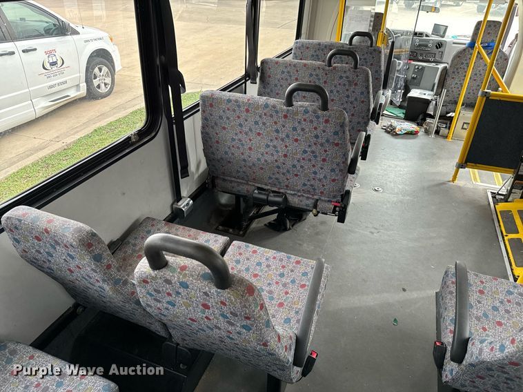 image for item EJ0219 2014 Ford E450 shuttle bus