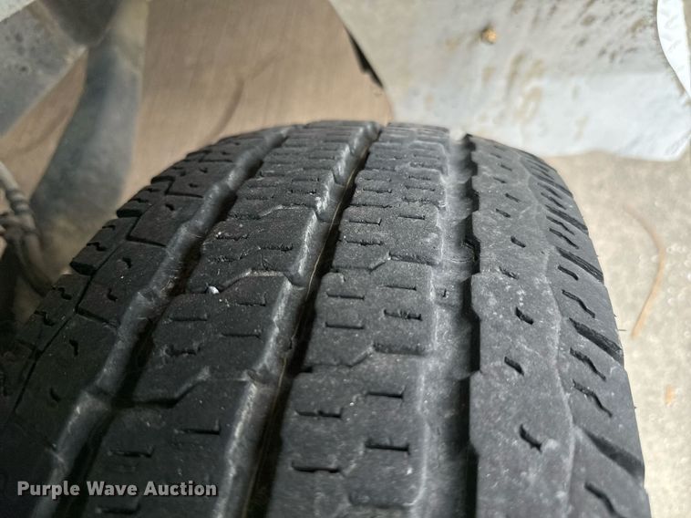 image for item EJ0219 2014 Ford E450 shuttle bus