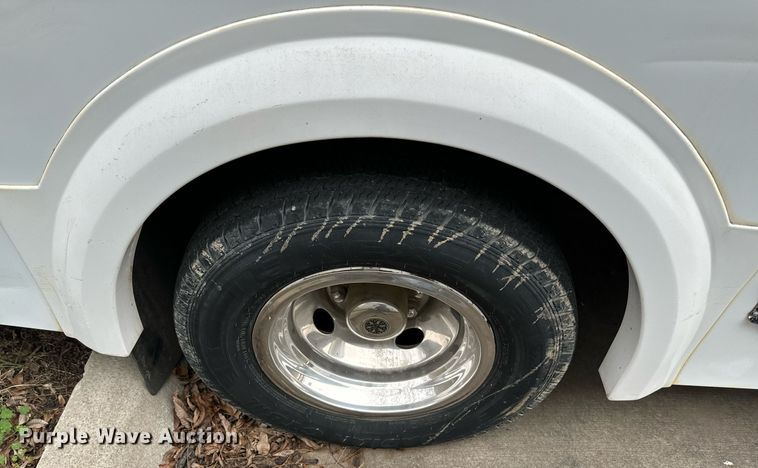 image for item EJ0219 2014 Ford E450 shuttle bus