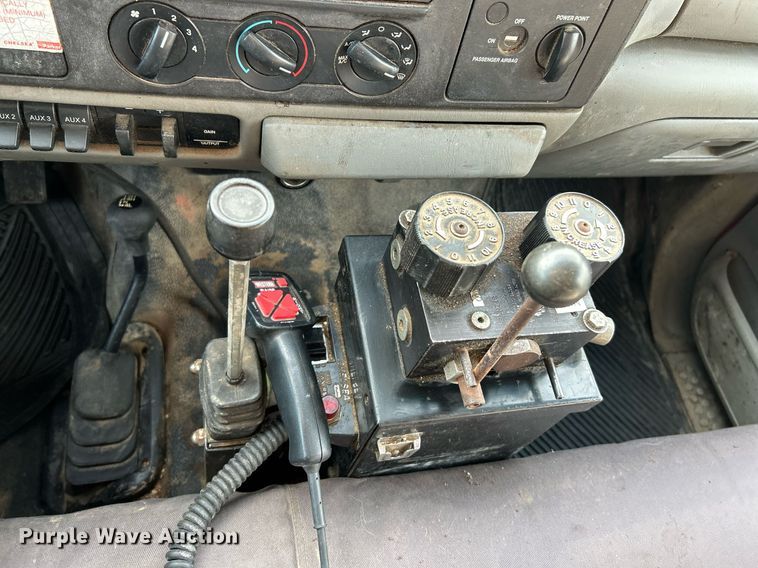 image for item EK4016 2007 Ford F550 Super Duty XL dump truck