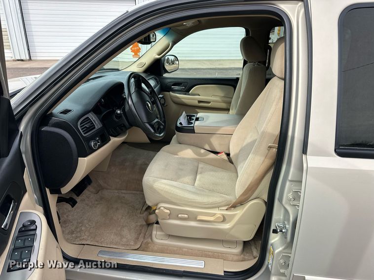 image for item EK9983 2008 Chevrolet Suburban SUV