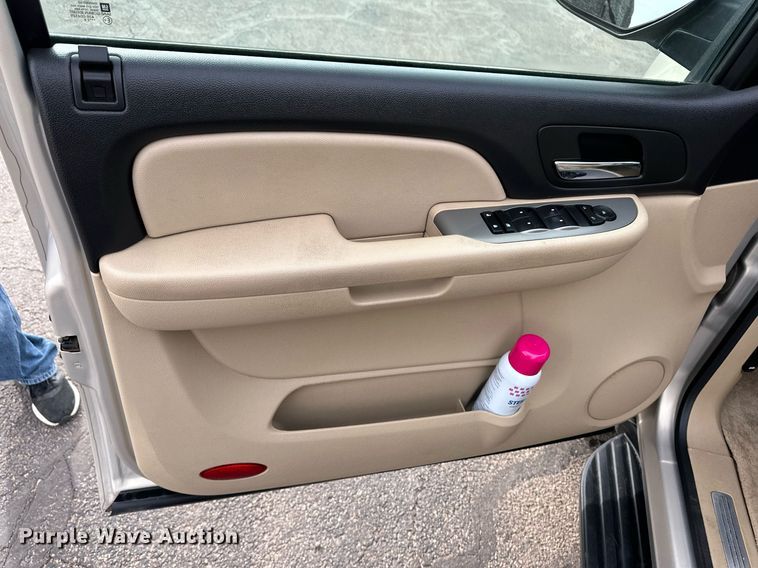 image for item EK9983 2008 Chevrolet Suburban SUV