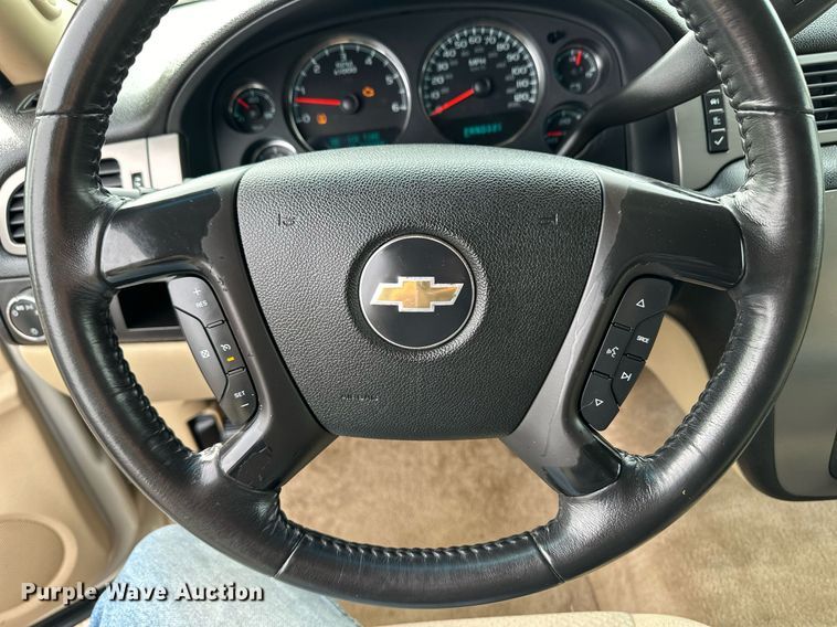 image for item EK9983 2008 Chevrolet Suburban SUV