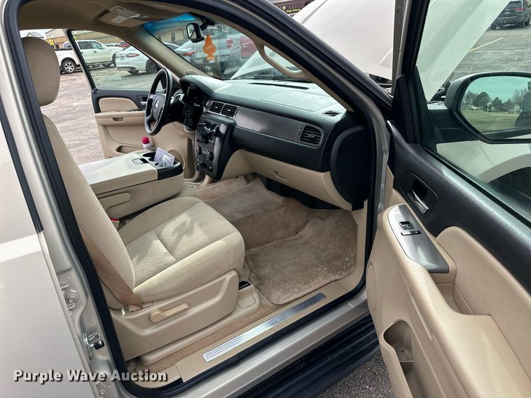 image for item EK9983 2008 Chevrolet Suburban SUV