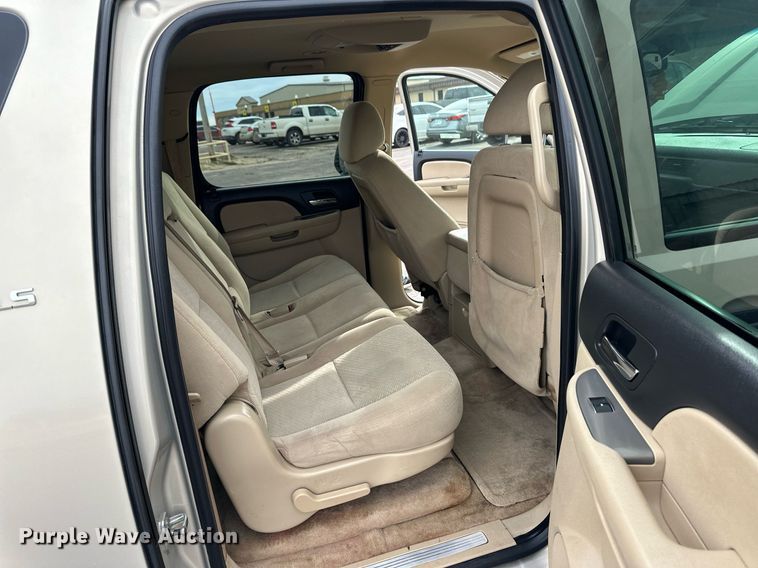 image for item EK9983 2008 Chevrolet Suburban SUV