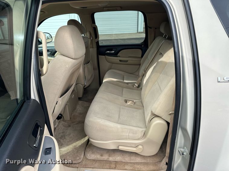 image for item EK9983 2008 Chevrolet Suburban SUV