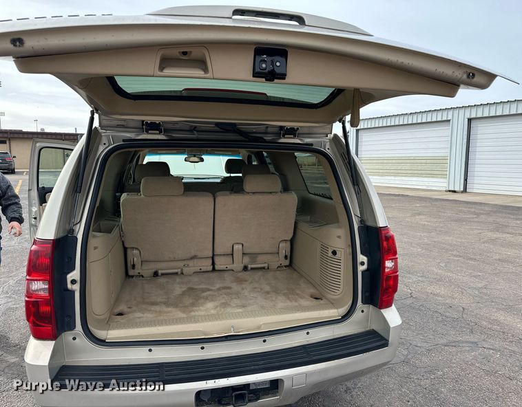 image for item EK9983 2008 Chevrolet Suburban SUV