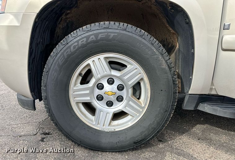 image for item EK9983 2008 Chevrolet Suburban SUV