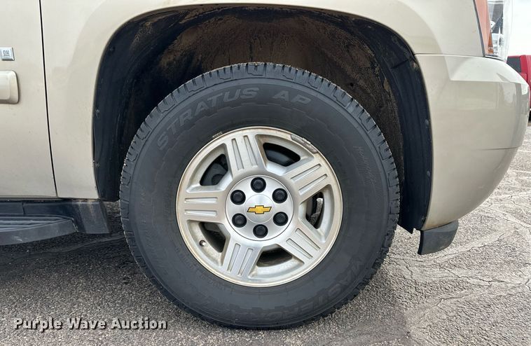 image for item EK9983 2008 Chevrolet Suburban SUV